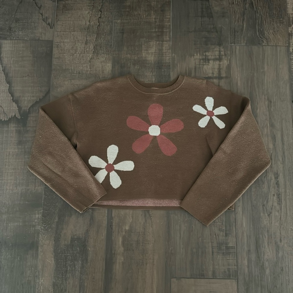 Altar’s state sweater brown with white and pink flowers